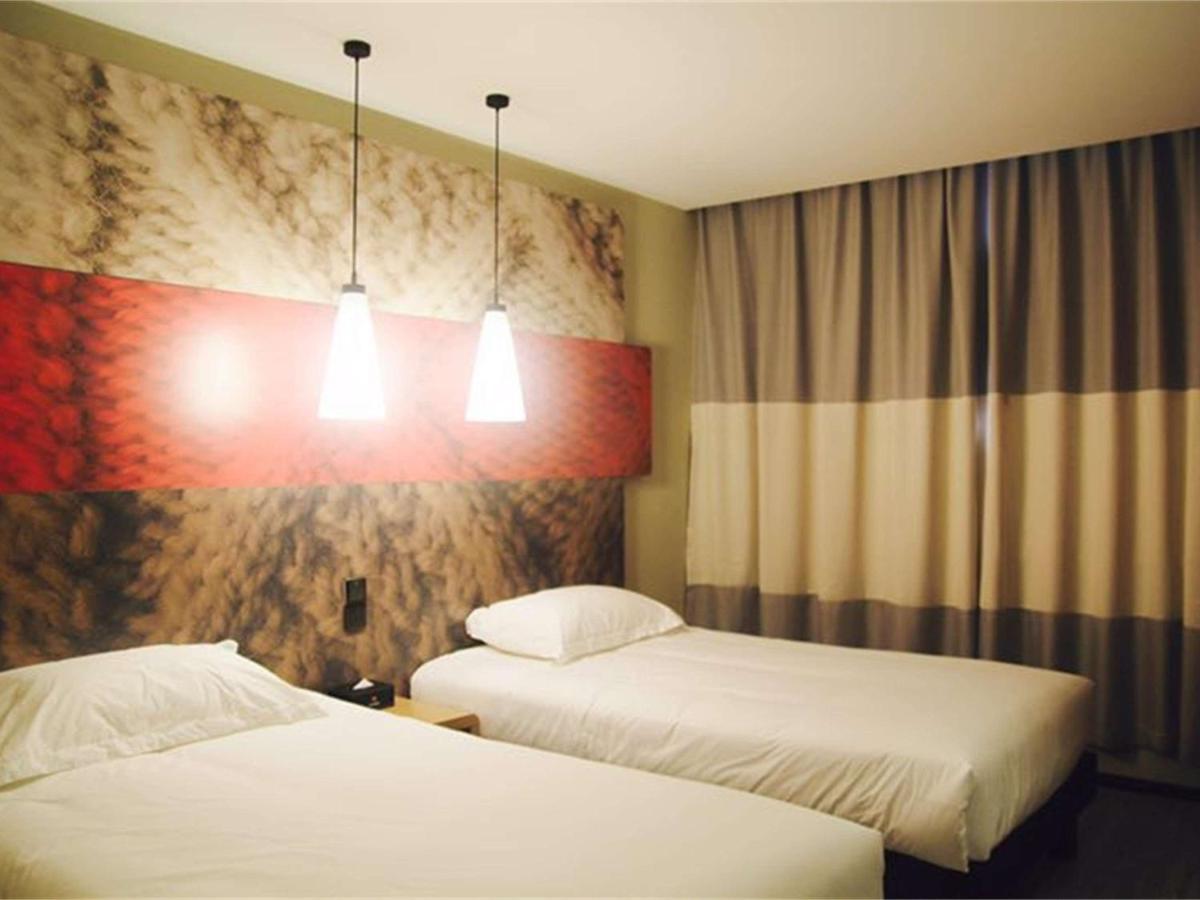 ibis Chengdu Meizhou Center Buitenkant foto
